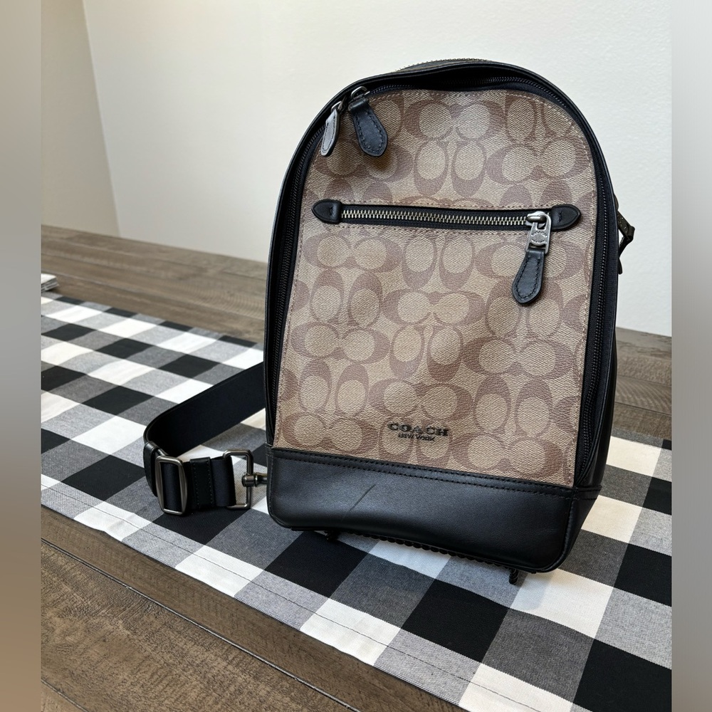 Brand: Coach
Type: Crossbody Bag
Condition: Great Condition!!!